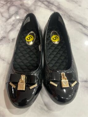 Michael Kors Alice Lock Charm Ballet Flats Black MK Logo Size 5Y (6.5-7 women’s)